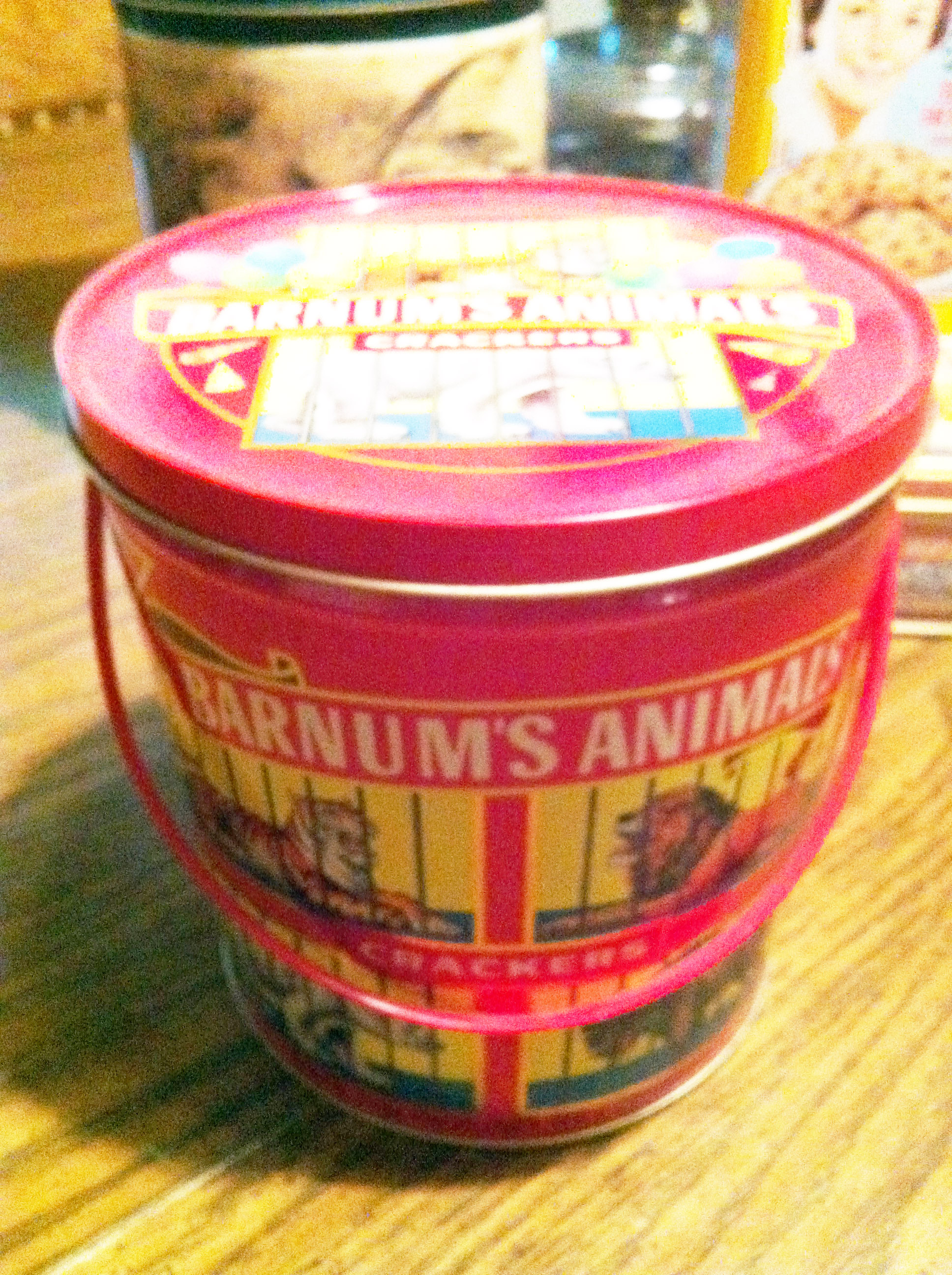 Barnum's Animals Cracker tin