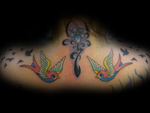 A pair of birds with flowers in the middle of a back