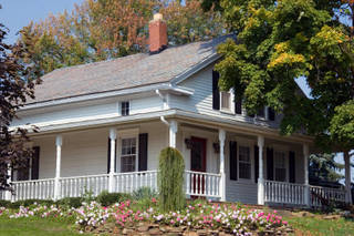 This picture shows some another Amish home.